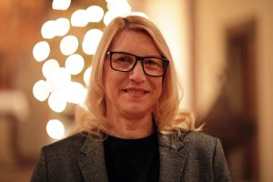 Sie schenken Seniorinnen Zeit